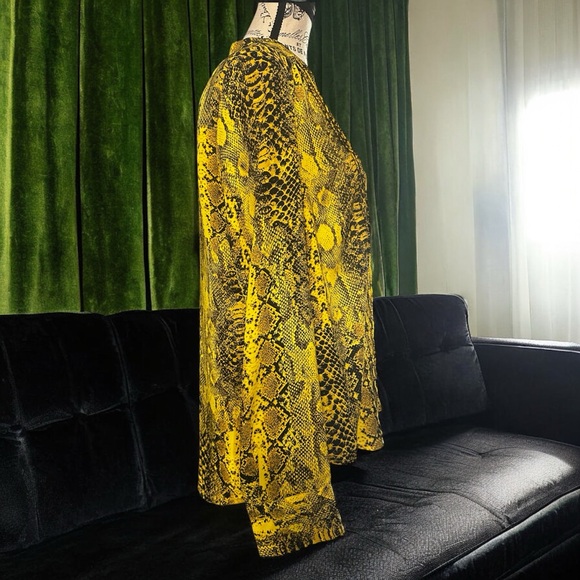 Nanette Lepore Snakeskin Print Button Down Top Size Medium - Picture 11 of 12